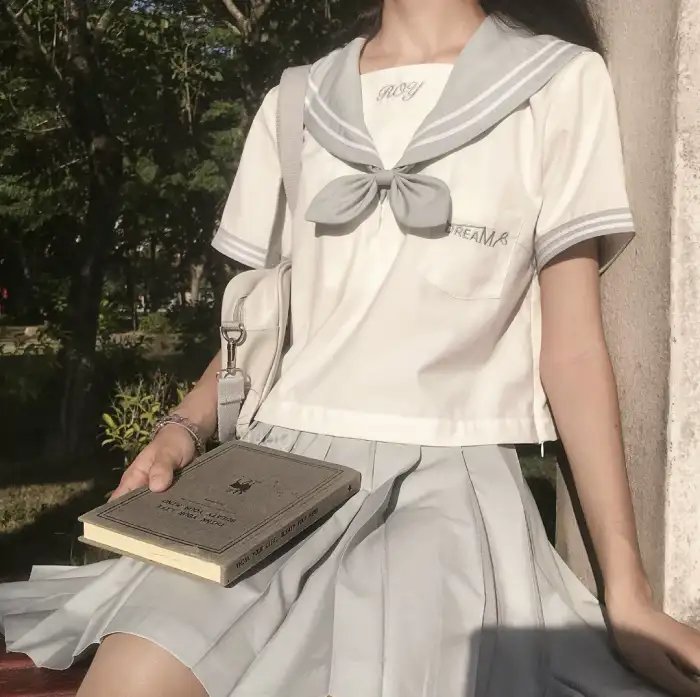 挥著翅膀的女孩