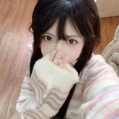 照片中的女孩